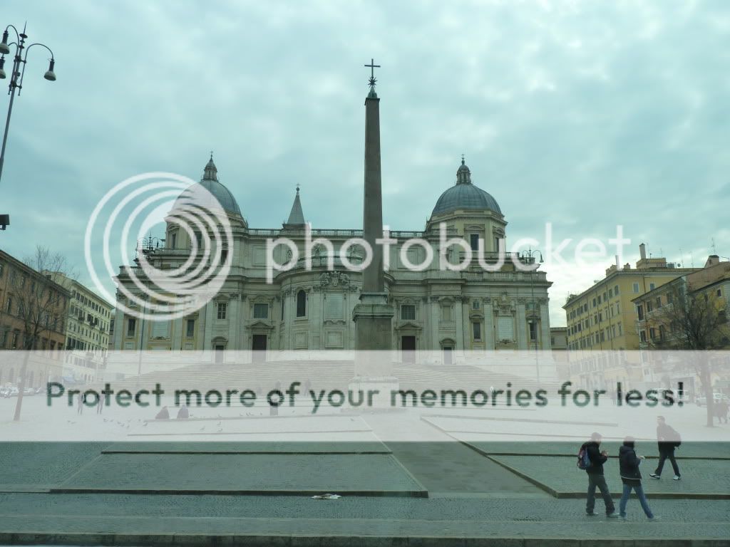 IMAGE: http://i939.photobucket.com/albums/ad231/gopherm/Rome%202010/189.jpg
