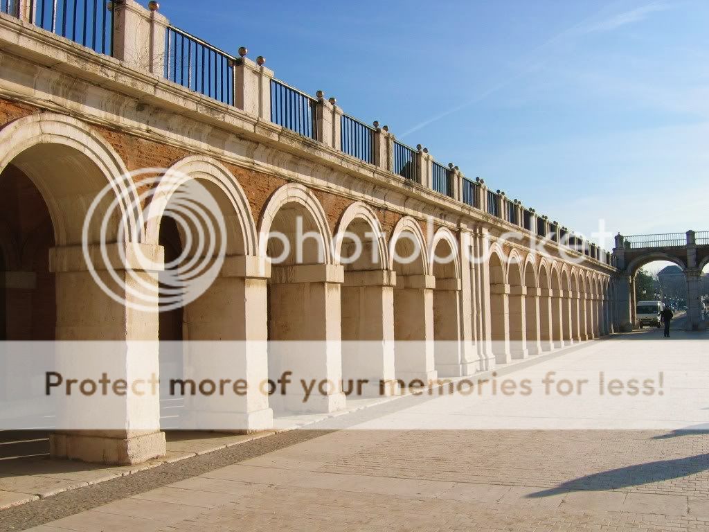 IMAGE: http://i939.photobucket.com/albums/ad231/gopherm/Spain/IMG_0363.jpg